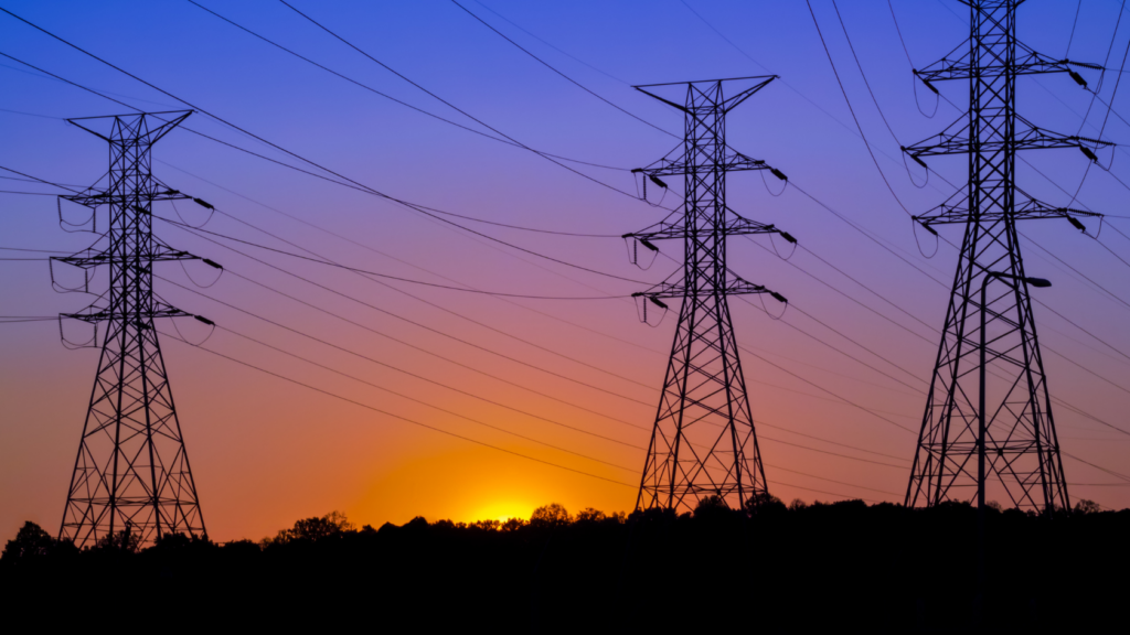 Pylônes électriques coucher de soleil